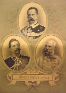 Imágen italiana de la Triple Alianza con los monarcas que la forman: el Rey Humberto I de Italia, el Kaiser Guillermo II de Alemania y el Emperador Francisco José de Austria.