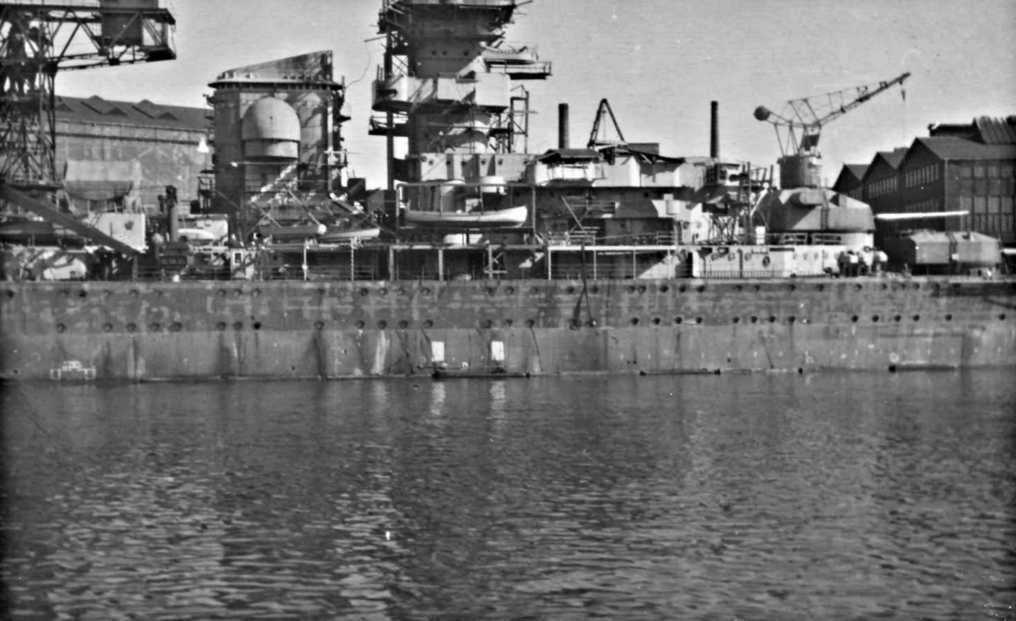 Construyendo las estructuras del Prinz Eugen.