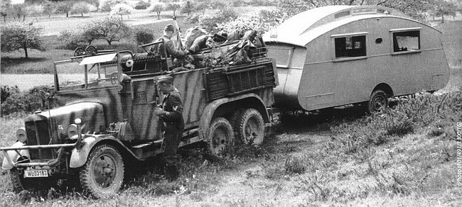 De aspecto no demasiado militar, esta caravana servía de Cuartel General a Pickert en sus traslados para visitar sus dispersas piezas.