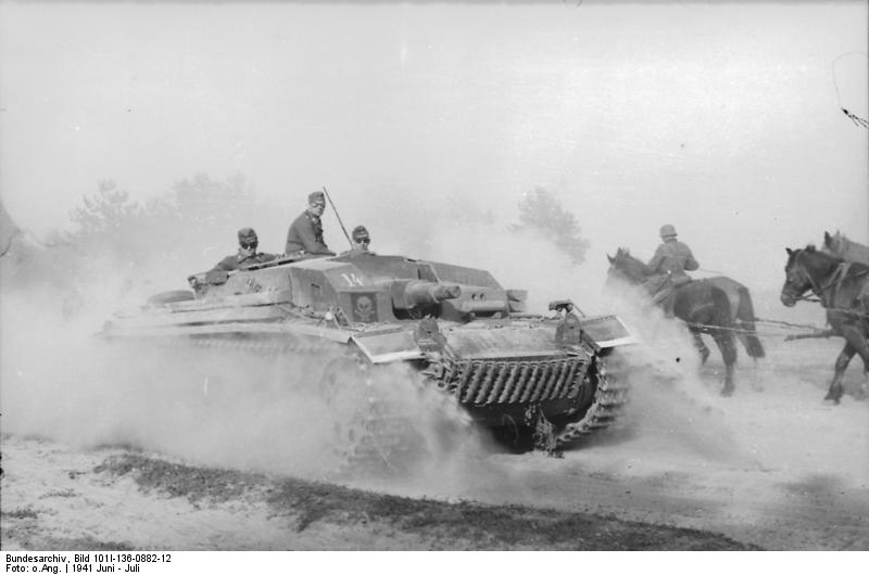 Un cañón de asalto Sturmgeschütz. Que duda cabe que al principio todo parecía una gran cabalgada.