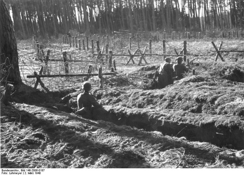 Posiciones alemanas en Scheighofen an der Lauter, a 4 kilómetros de Weissenburg. 2.3.40 Westwall.- LMG-Stellung im Bienwald, Laufgraben und Drahtverhau. Heeresfilmstelle, Bildberichter: Lohmeyer.