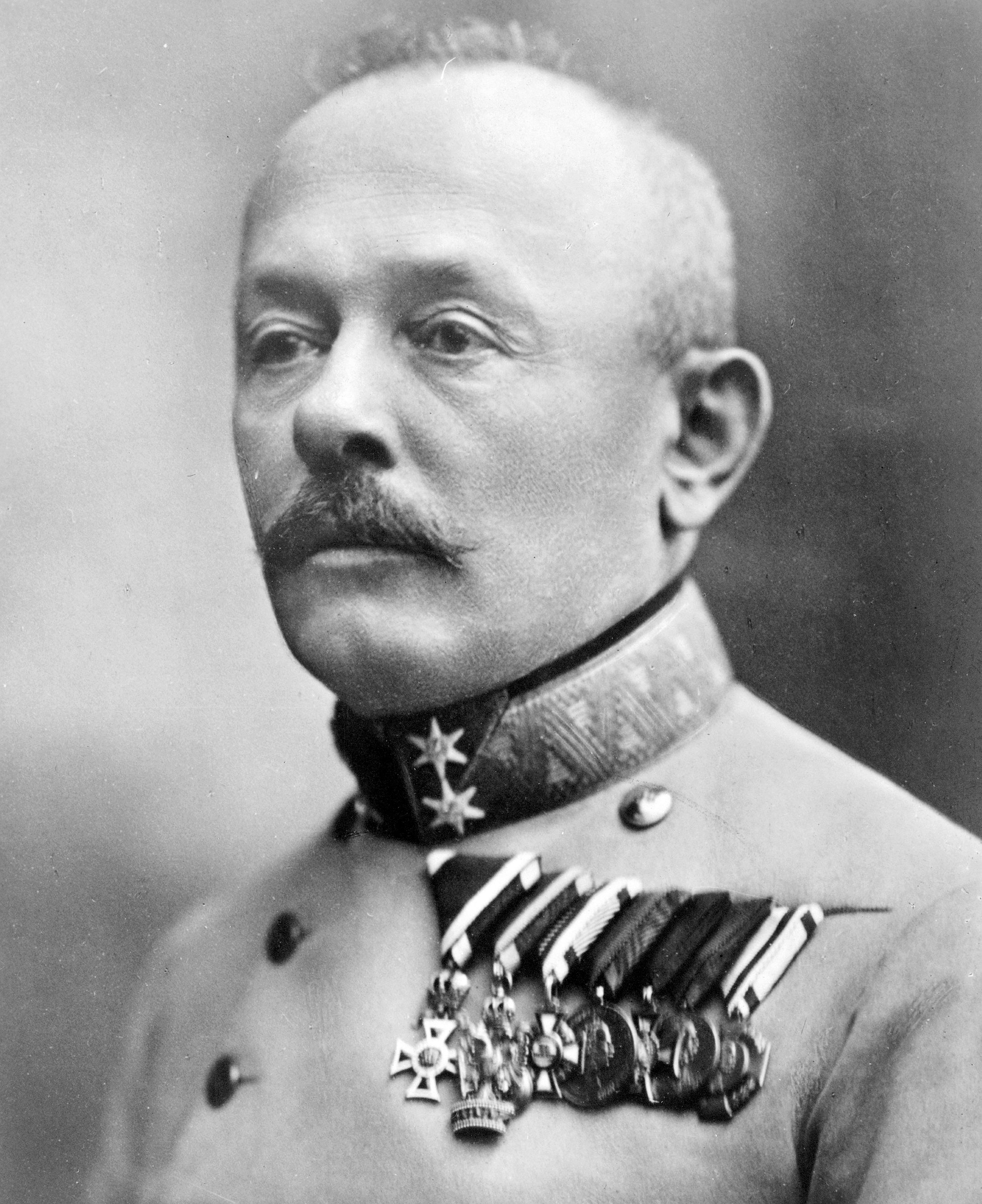 Svetozar Boroevic von Bojna fue uno de los mejores generales defensivos de la guerra. Enérgico y cabezota, sus amigos lo llamaban el "Caballero de Soca". Entre estos no se encontraba el Jefe de Estado Mayor austríaco Von Hotzendorff.