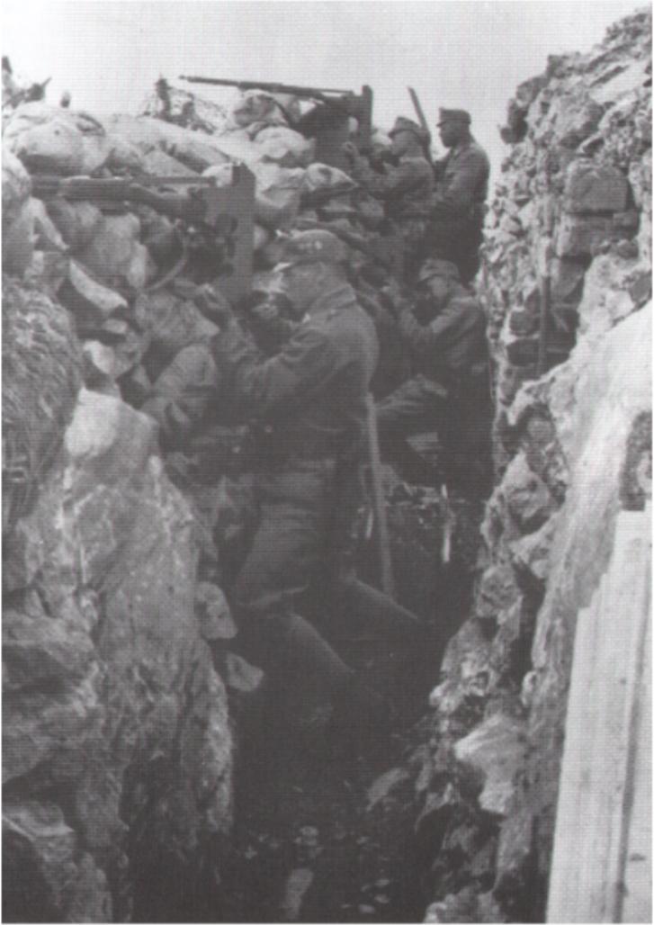 Soldados austro-húngaros en una trinchera del frente.